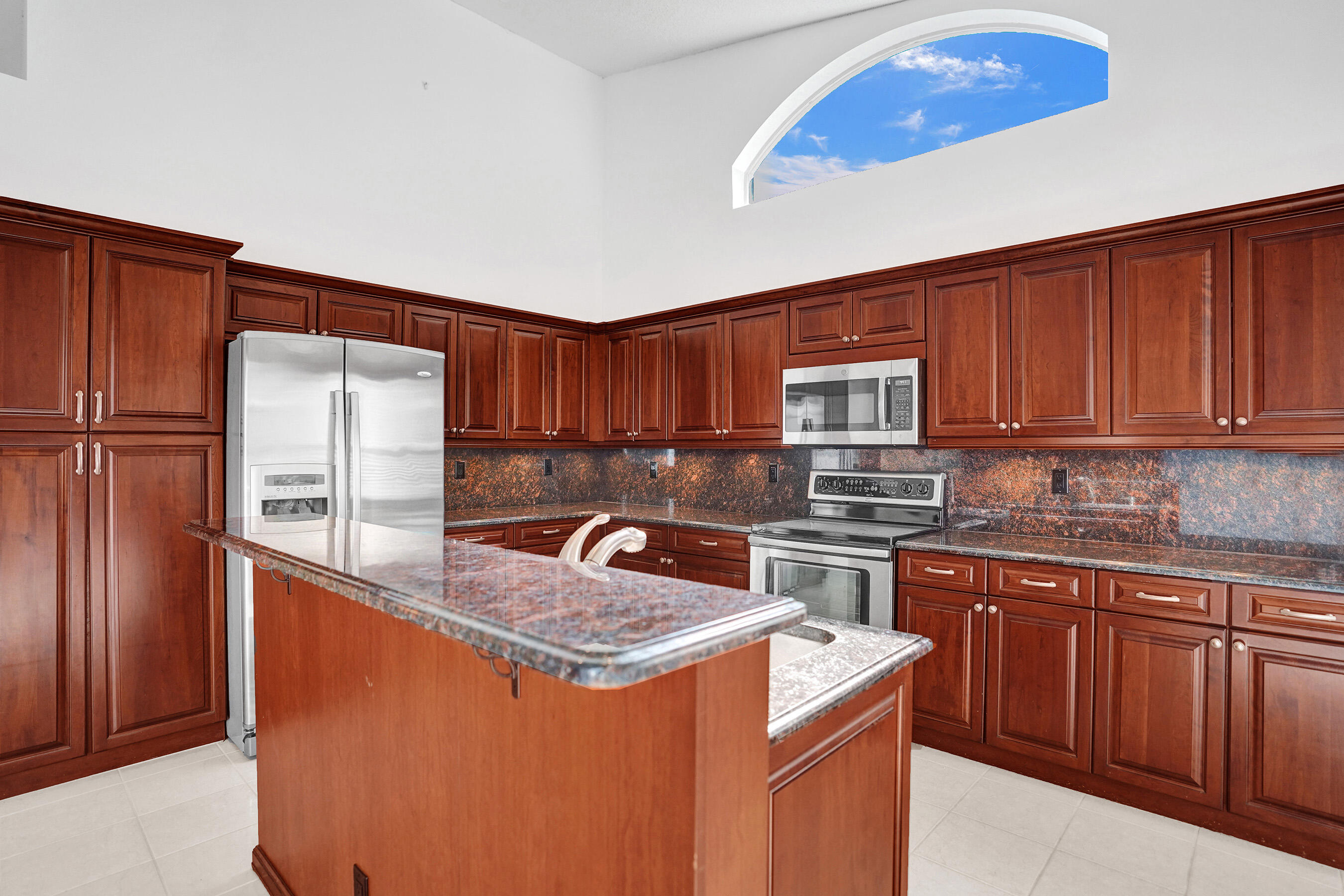 LAKE CHARLESTON / WATER'S EDGE - Residential