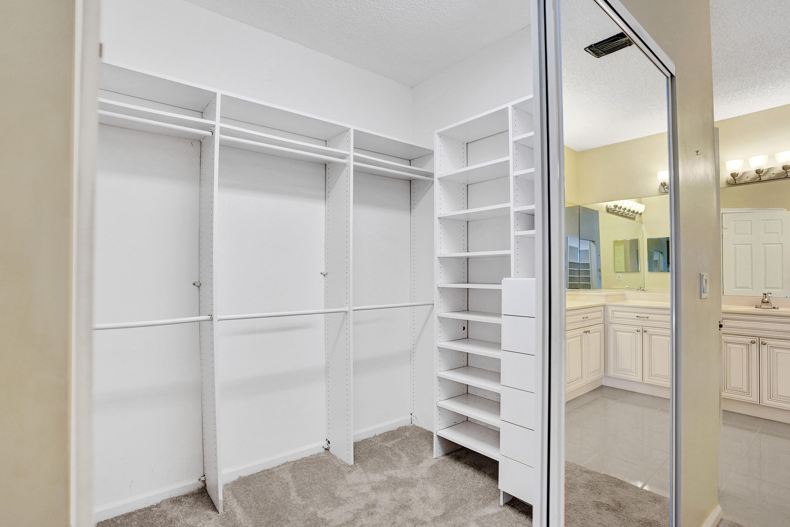 LAKE CHARLESTON / WATER'S EDGE - Residential