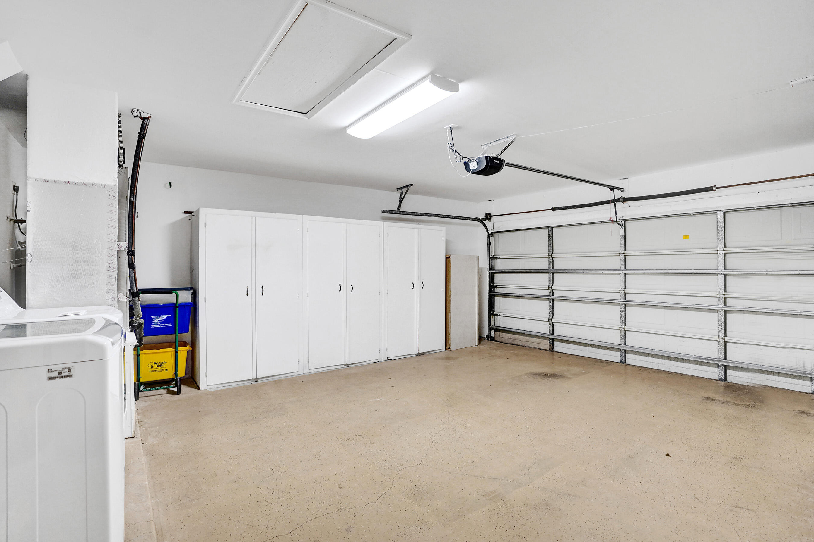 LAKE CHARLESTON / WATER'S EDGE - Residential