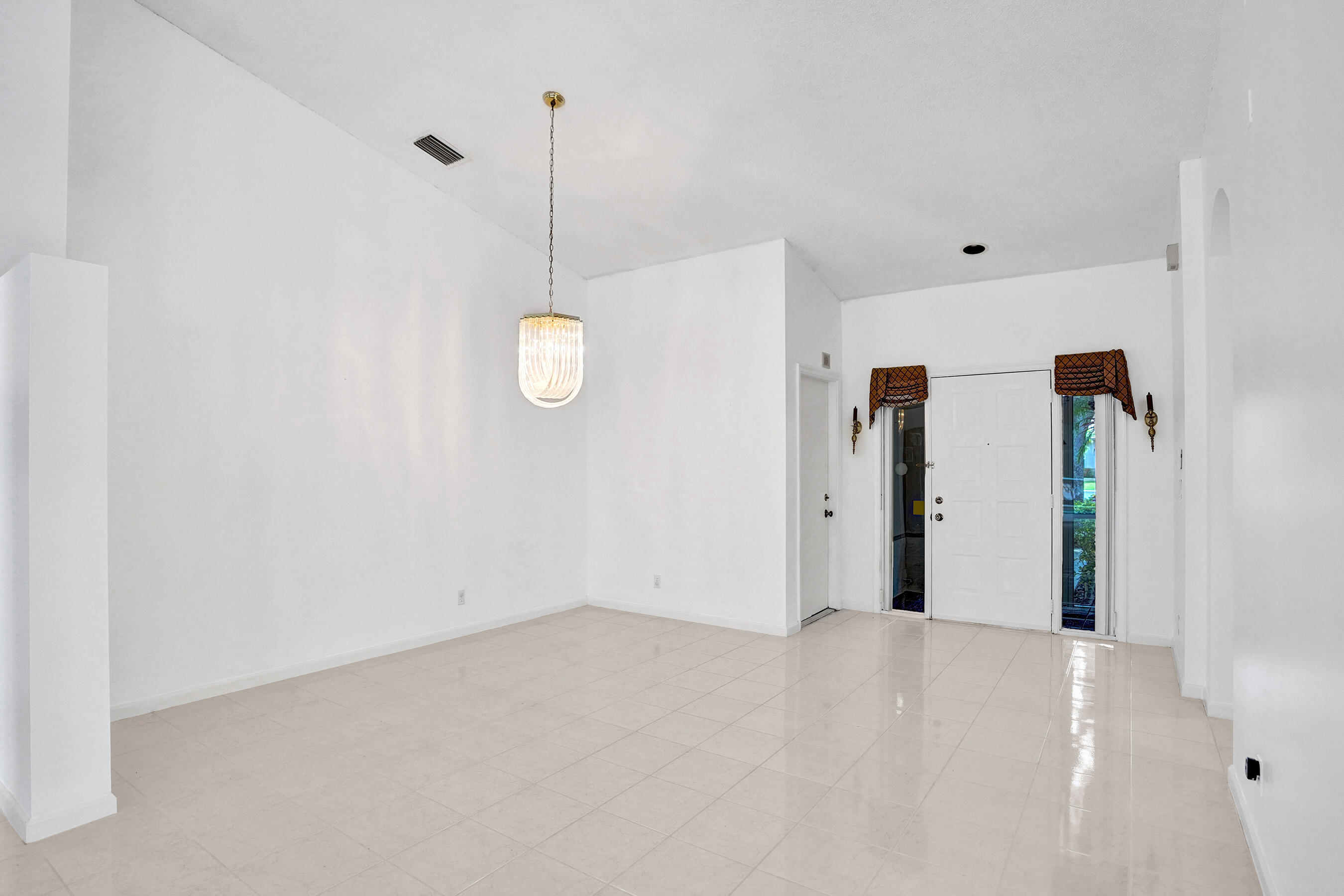 LAKE CHARLESTON / WATER'S EDGE - Residential