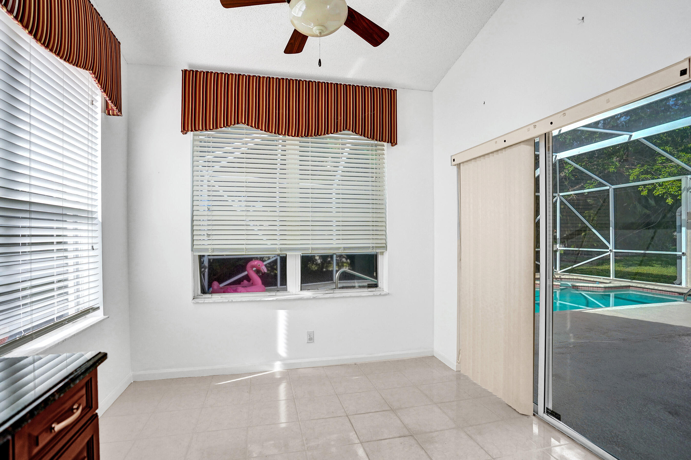 LAKE CHARLESTON / WATER'S EDGE - Residential