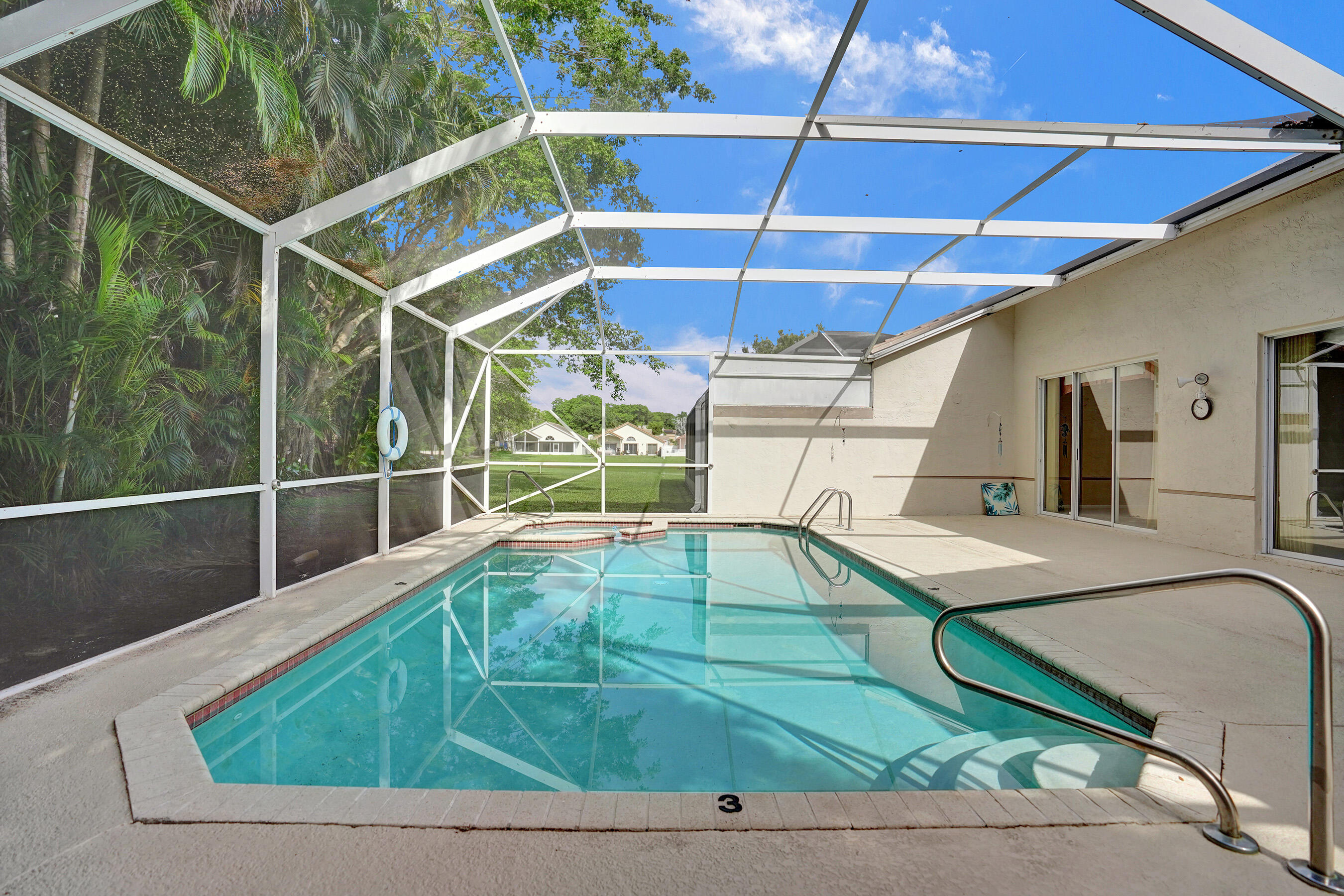 LAKE CHARLESTON / WATER'S EDGE - Residential