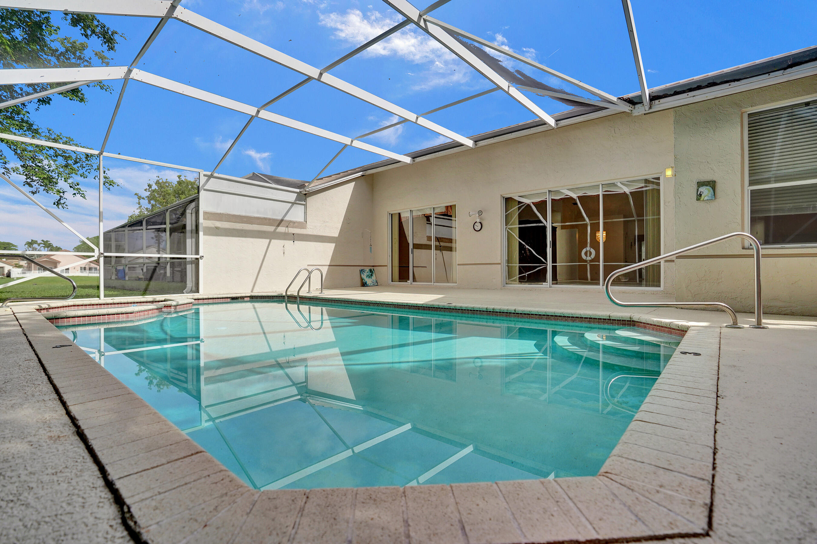 LAKE CHARLESTON / WATER'S EDGE - Residential