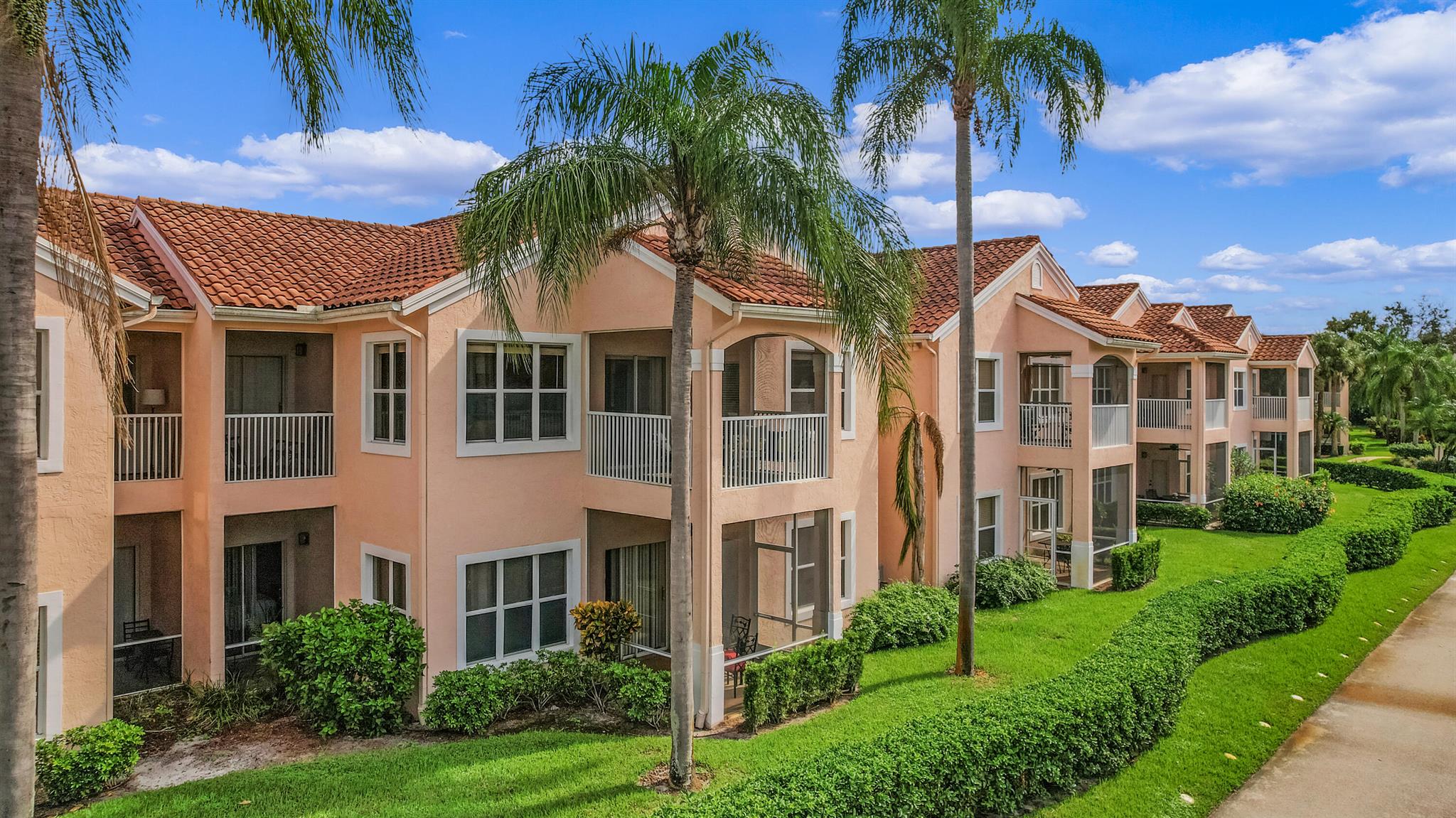 This is a 6 month max rental - Month to month.Welcome to the ''Albatross'' Two Bedroom PGA Golf Villa Condo sleeps 8An Albatross, also known as a double eagle, is one of the rarest and most prized achievements in Golf. True to its name, this Golf Villa Condo is our most prized possession. This villa will surround you with elegance yet comfort, making it a perfect vacation retreat. With its stunning view of the PGA Golf course, the regal Clubhouse tower and the magnificent Florida sunsets, you will find inner peace and tranquility.