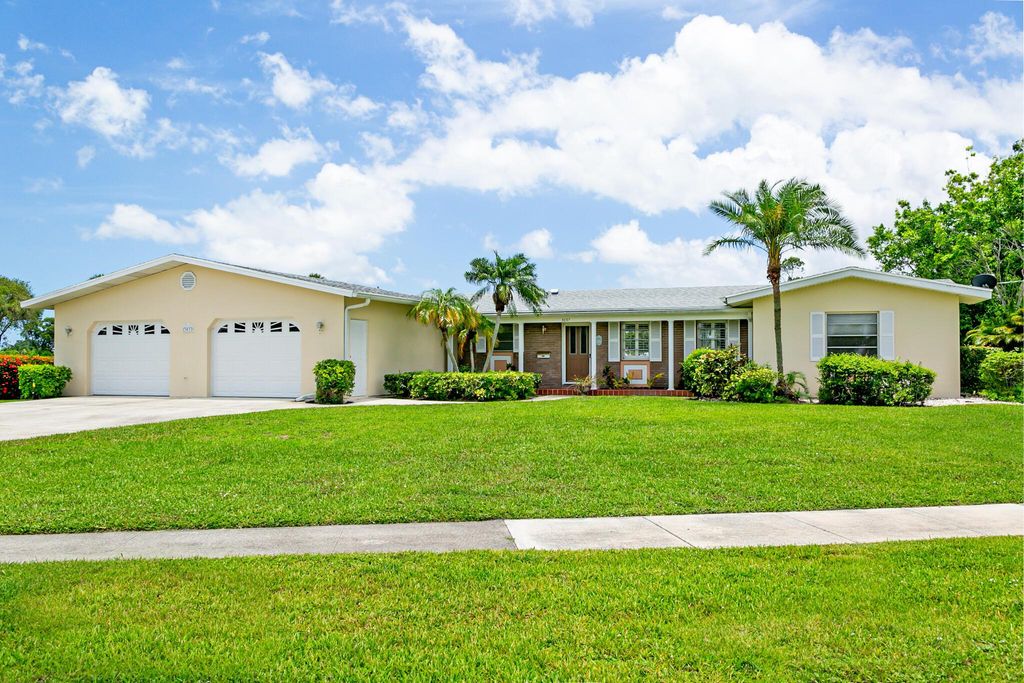Photo of 3037 SE Treasure Island Road, Port Saint Lucie, FL 34952 (MLS # R10998122)