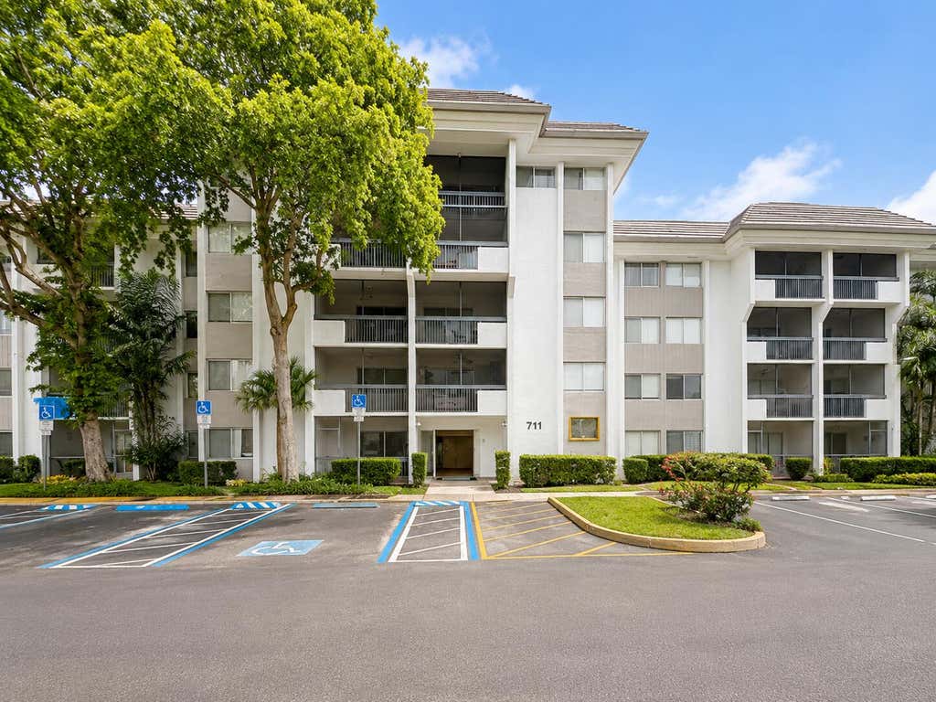 Photo of 711 N Pine Island Road #204, Plantation, FL 33324 (MLS # B26033552)