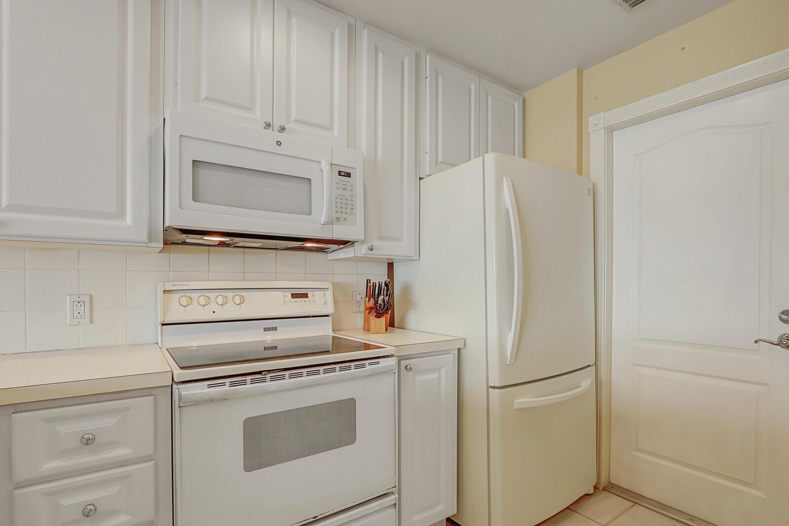 Tequesta Oaks - Residential