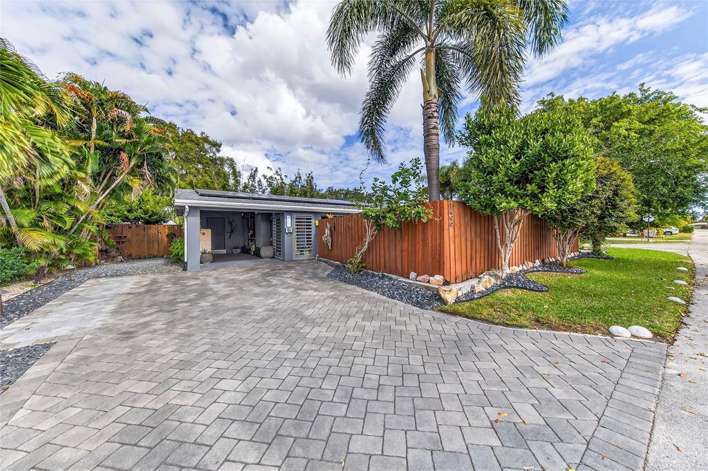 Photo of 1499 NE 39th Street, Oakland Park, FL 33334 (MLS # F10550561)