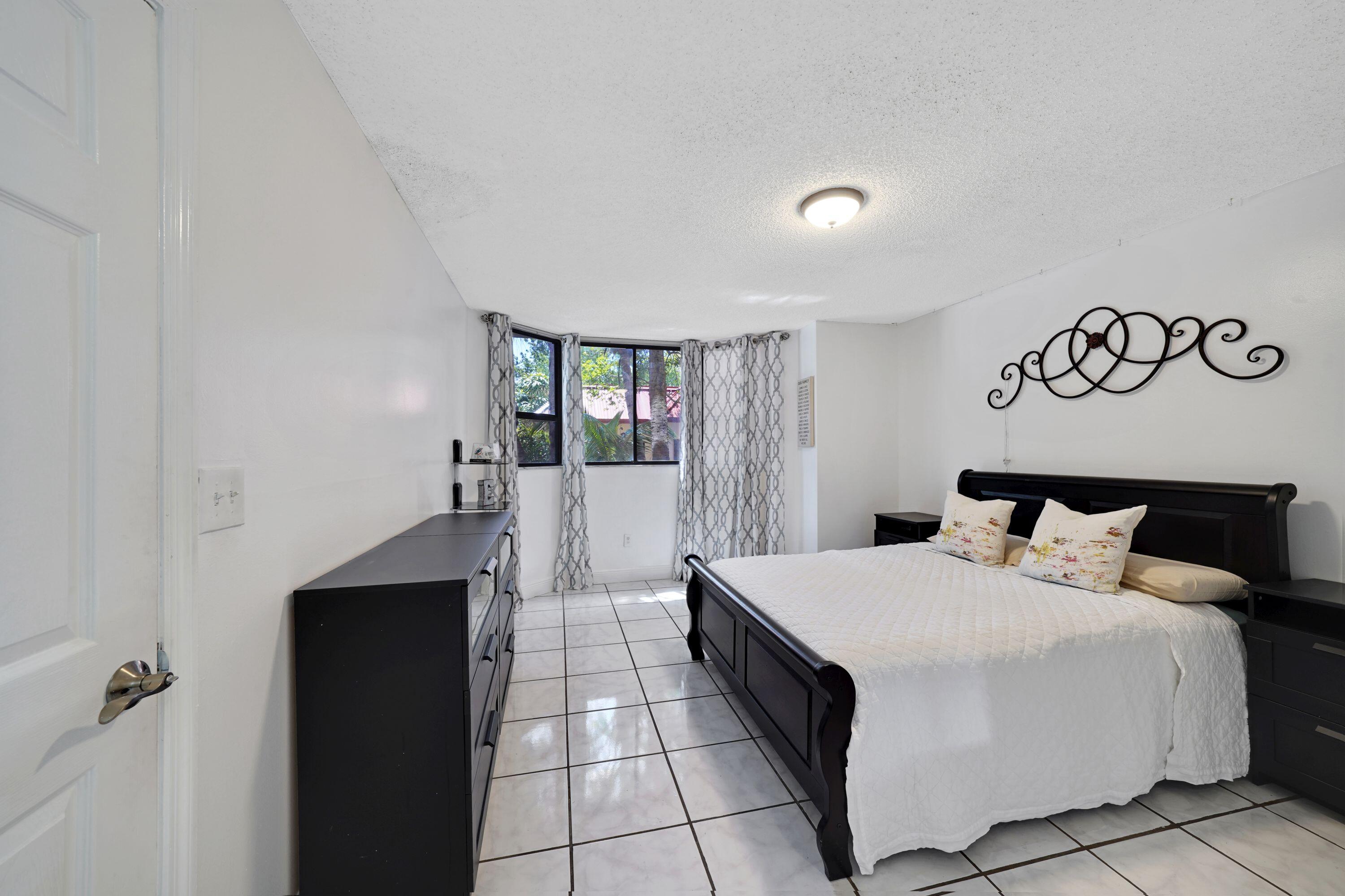 PLANTATION FOREST CONDO - Residential