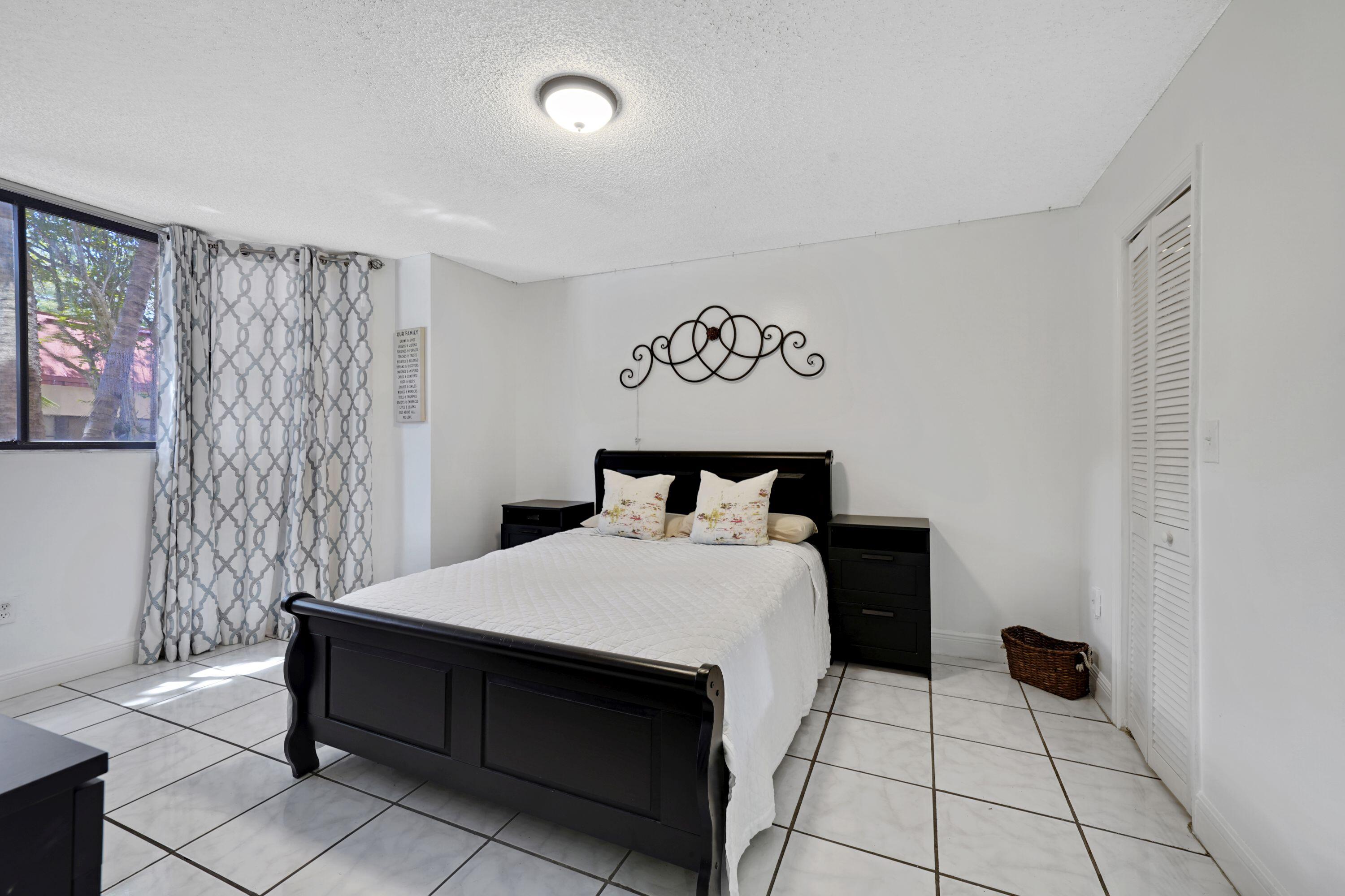 PLANTATION FOREST CONDO - Residential