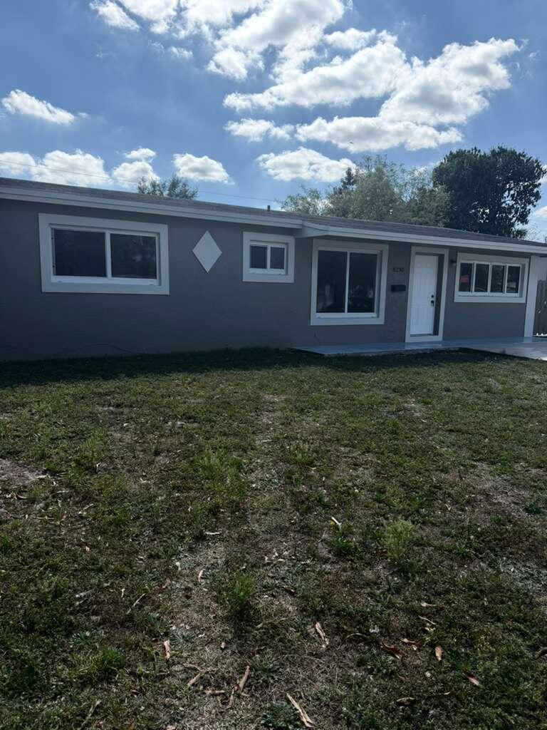 SUNRISE GOLF VILLAGE SEC 3 - Residential Lease