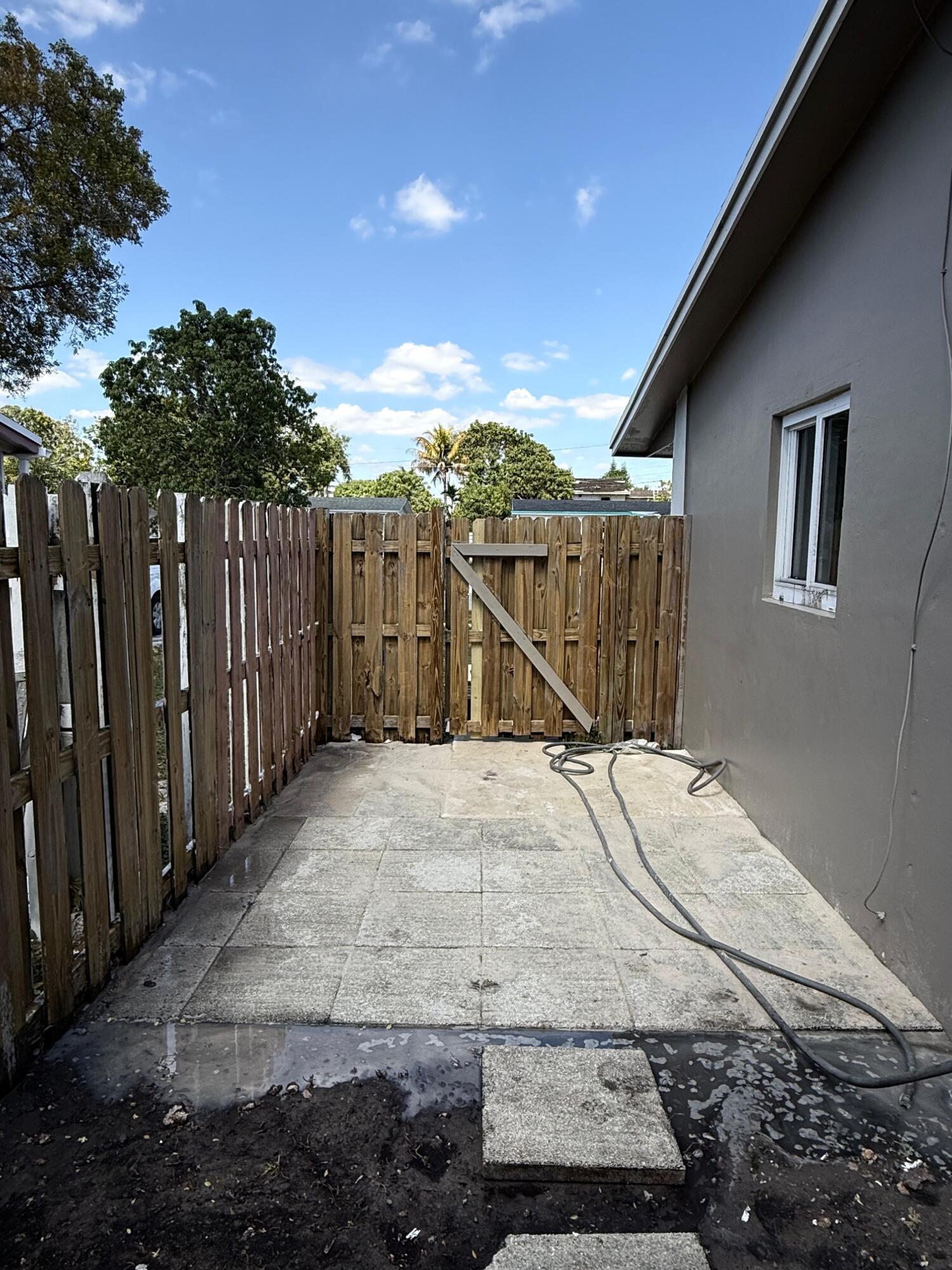 SUNRISE GOLF VILLAGE SEC 3 - Residential Lease