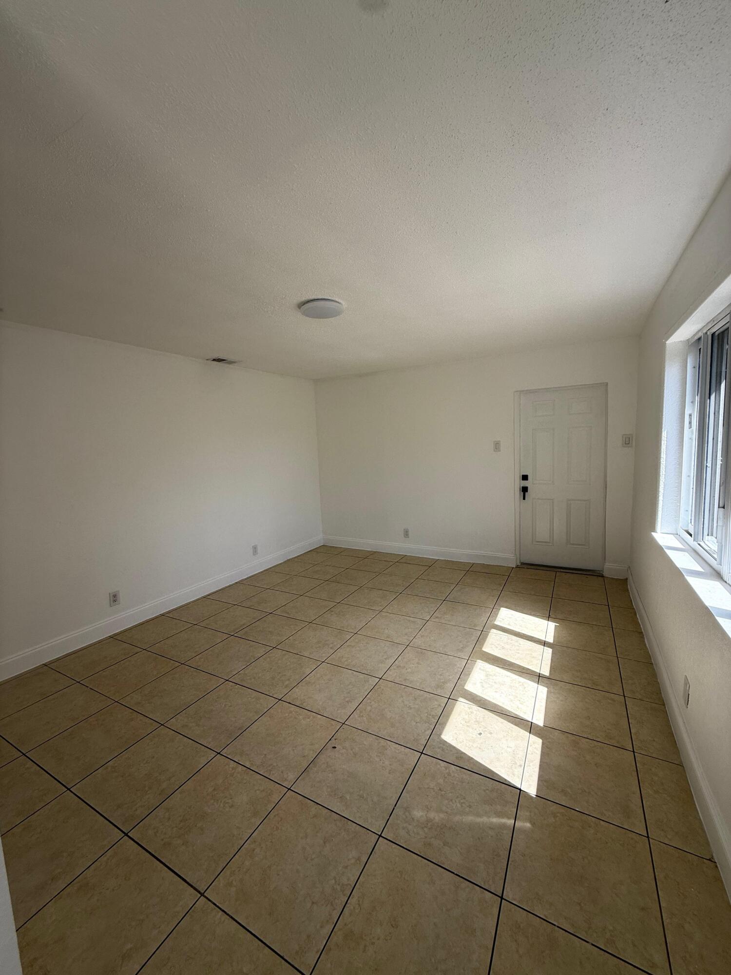 SUNRISE GOLF VILLAGE SEC 3 - Residential Lease