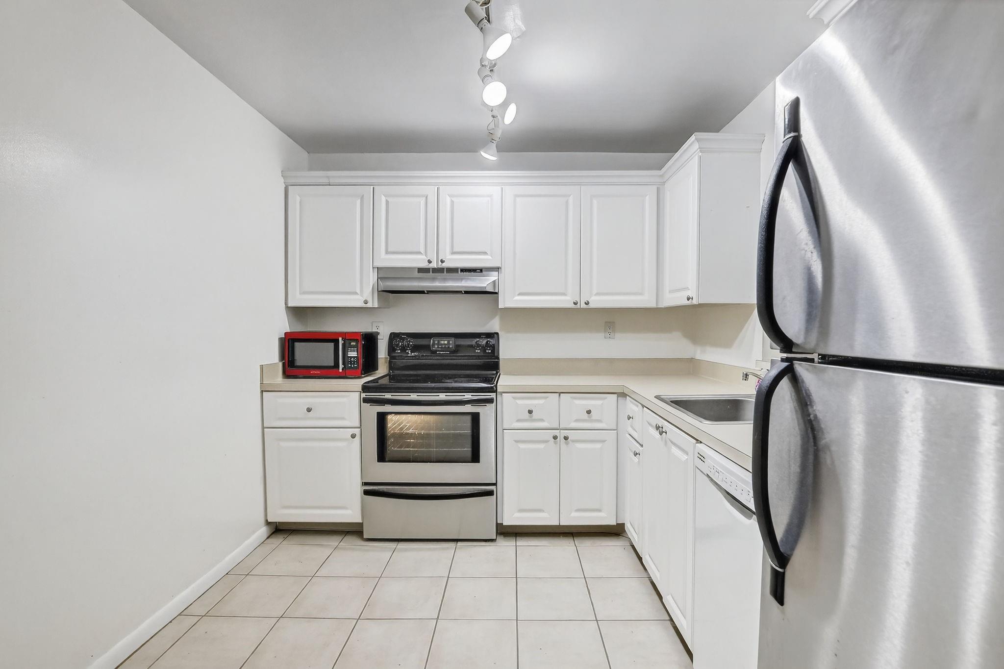 711 N Pine Island Rd 319
