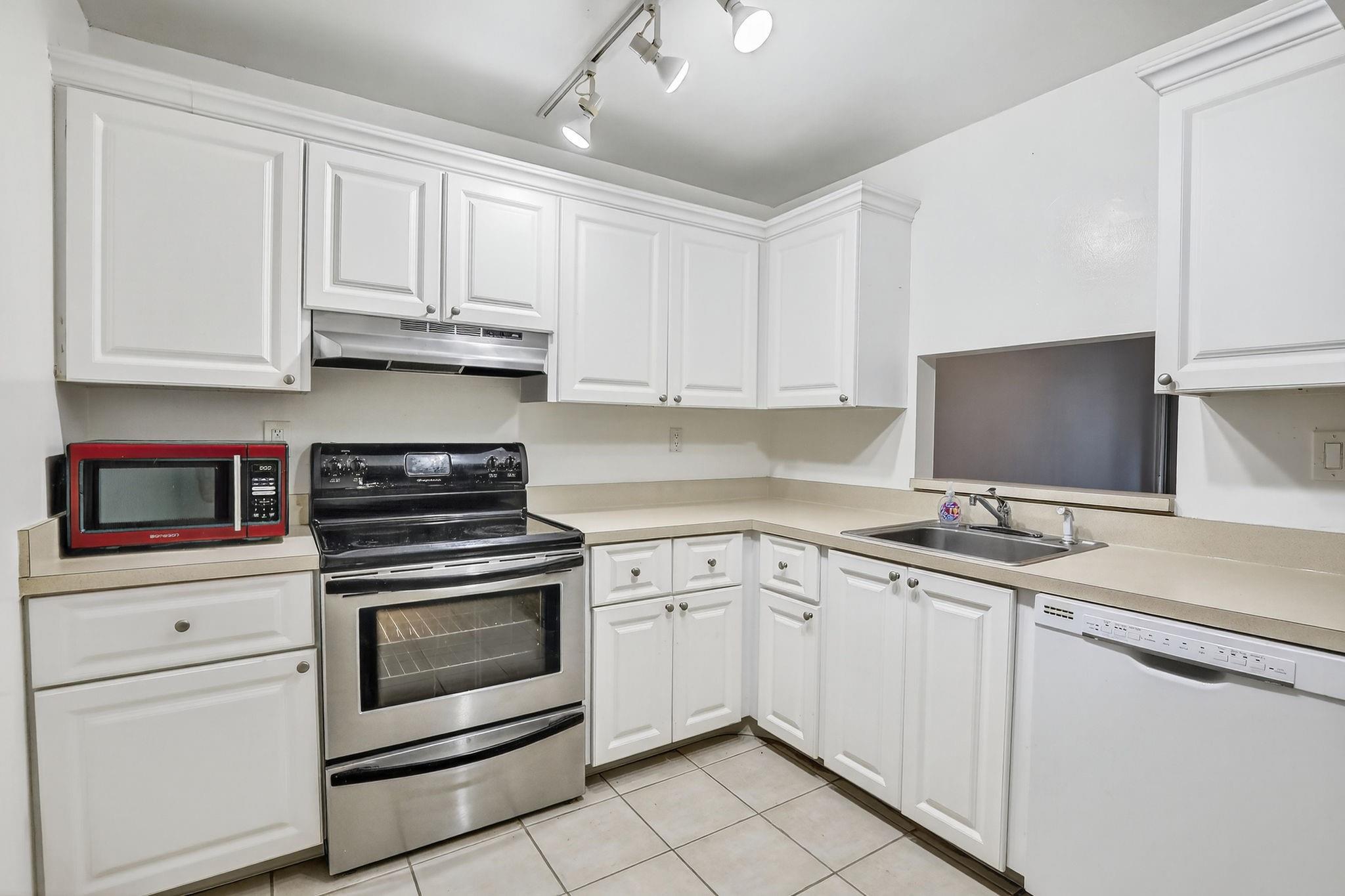 711 N Pine Island Rd 319