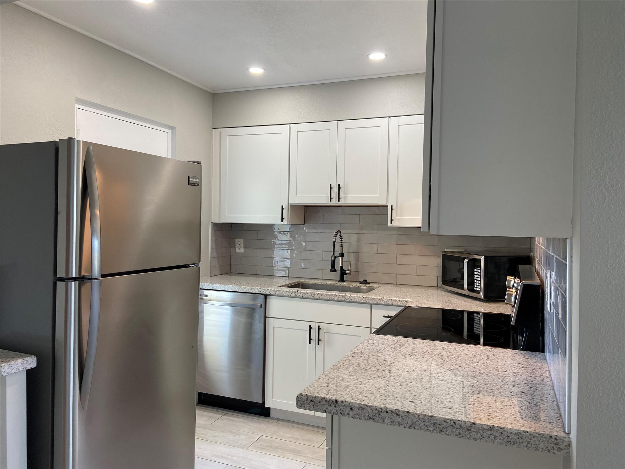 2555 NE 11th St 505
