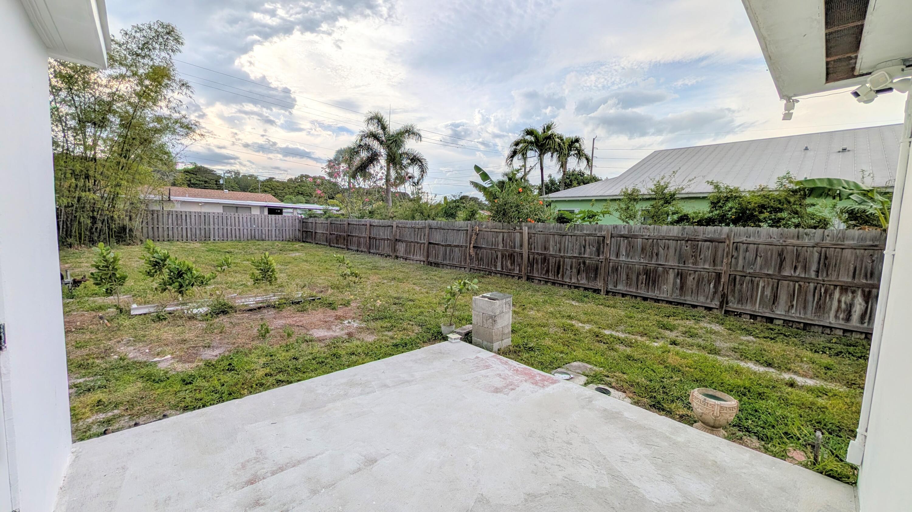 LAUREL HILLS BOYNTON BEACH - Residential Income