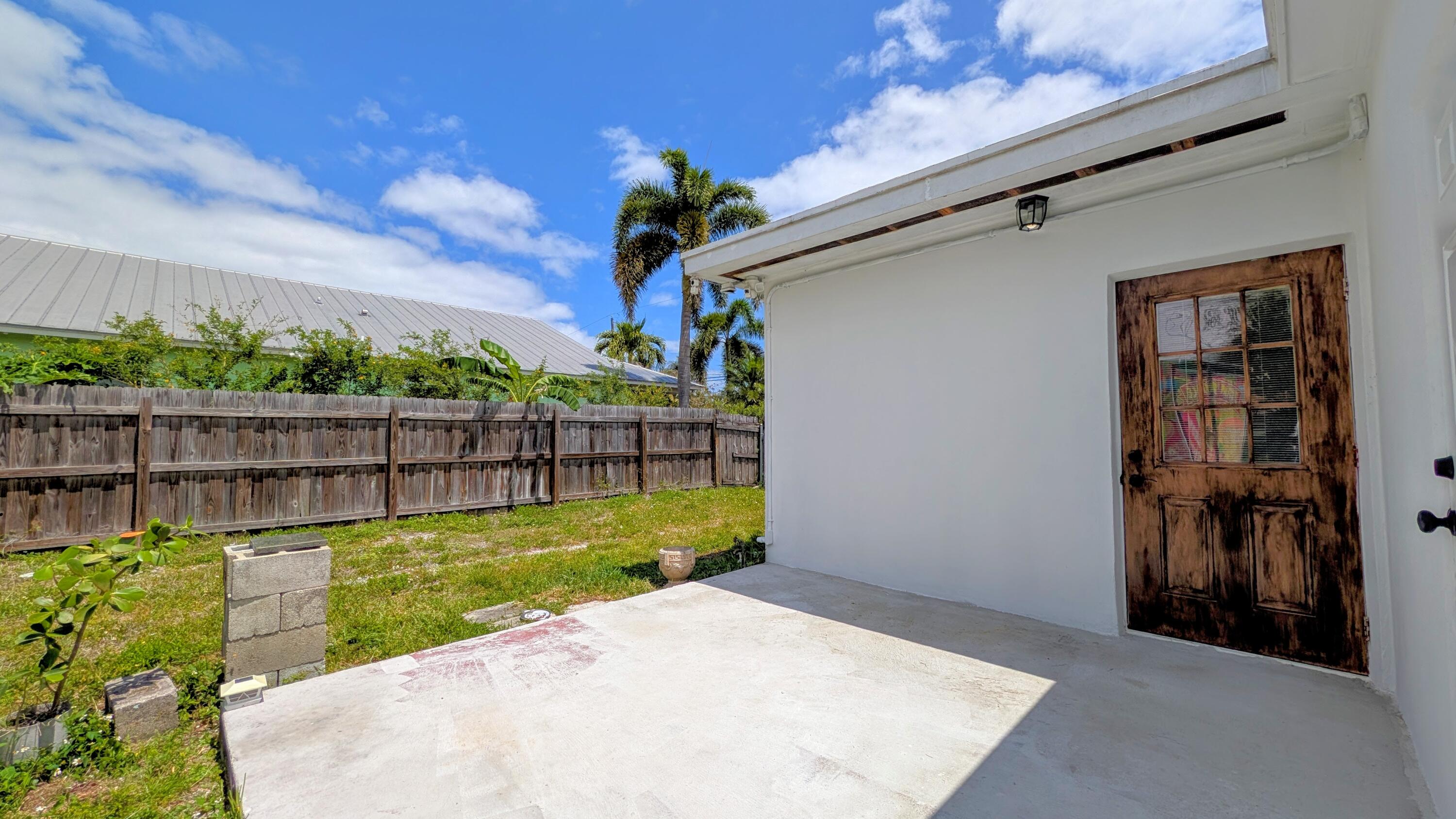 LAUREL HILLS BOYNTON BEACH - Residential Income