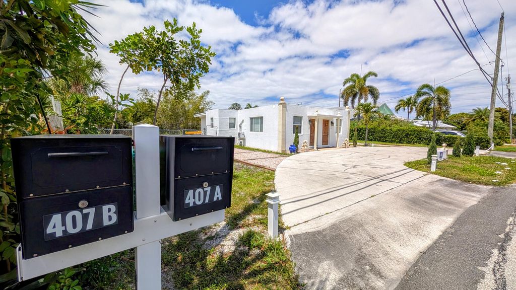 Photo of 407 NW 7th Street, Boynton Beach, FL 33426 (MLS # B26018486)