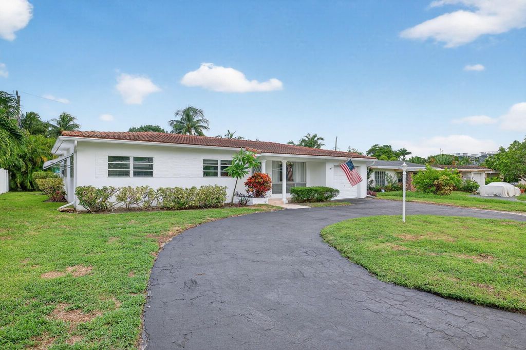 Photo of 2048 Coco Palm Place, Pompano Beach, FL 33062 (MLS # F10526109)