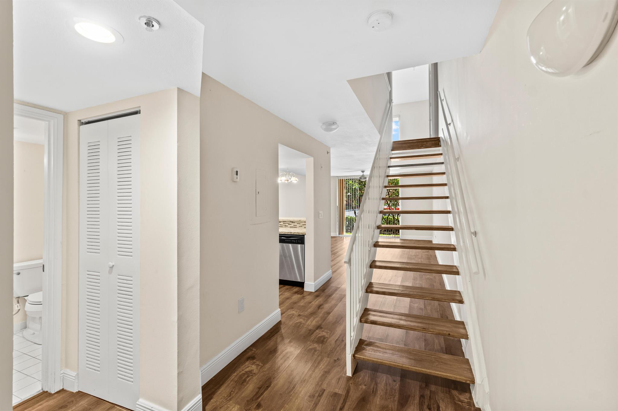 HYPOLUXOS MARINERS CAY CO - Residential Lease