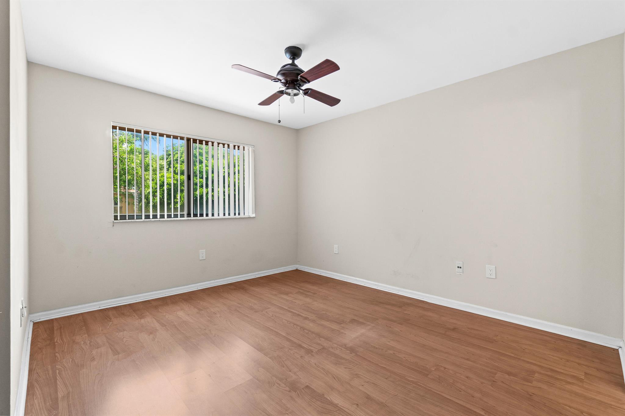 HYPOLUXOS MARINERS CAY CO - Residential Lease