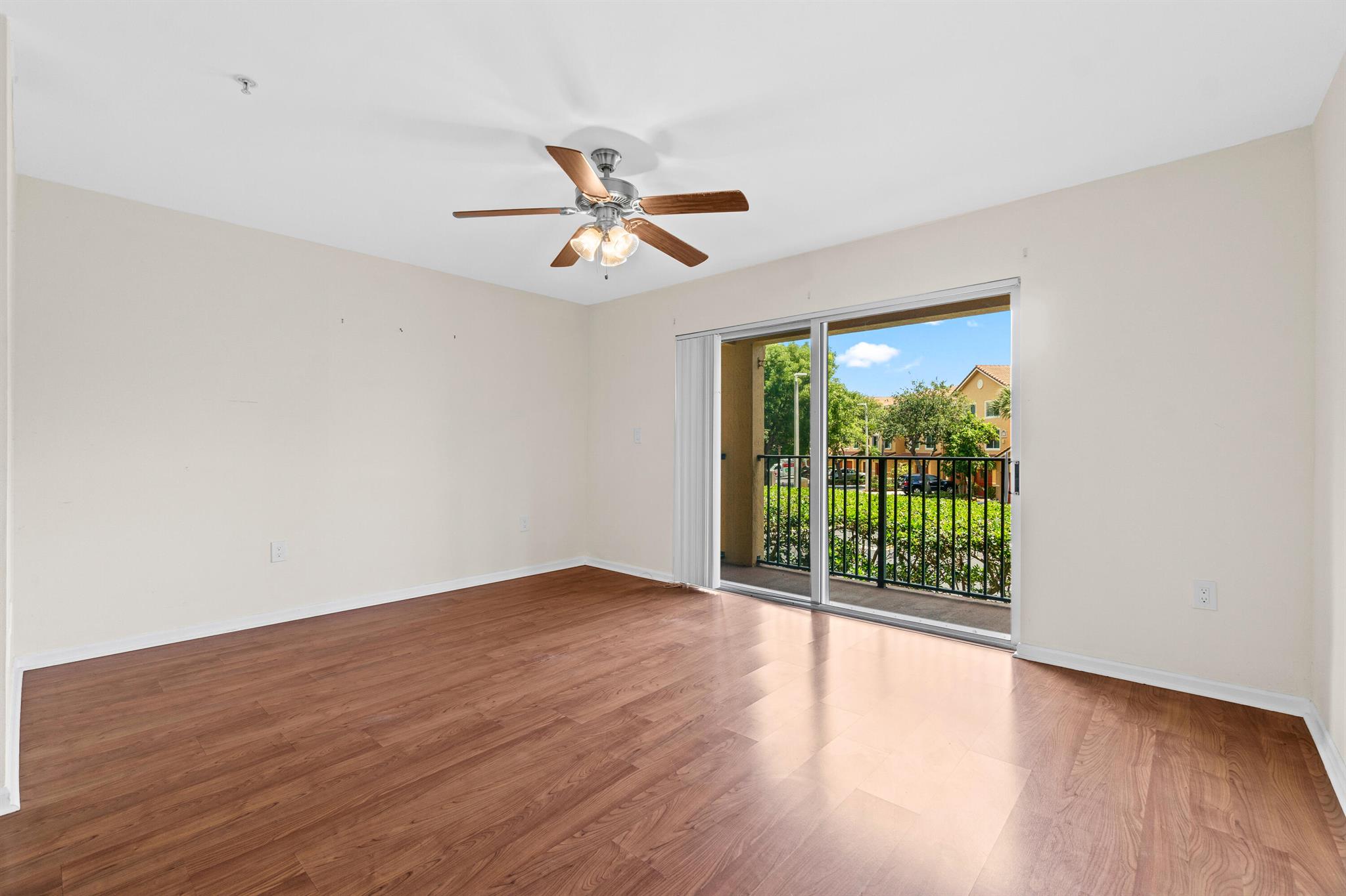 HYPOLUXOS MARINERS CAY CO - Residential Lease