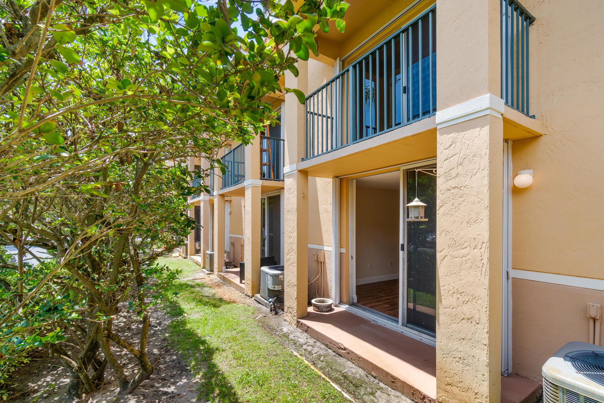 HYPOLUXOS MARINERS CAY CO - Residential Lease