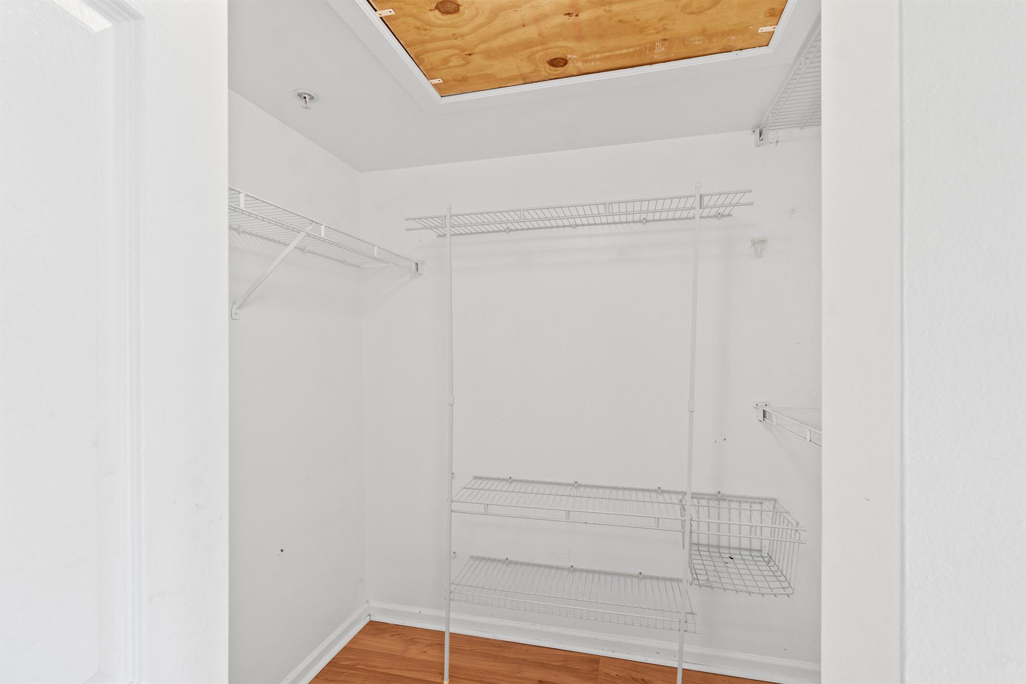 HYPOLUXOS MARINERS CAY CO - Residential Lease