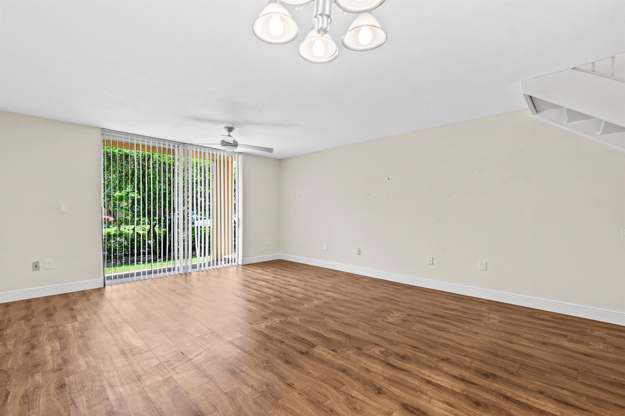 HYPOLUXOS MARINERS CAY CO - Residential Lease