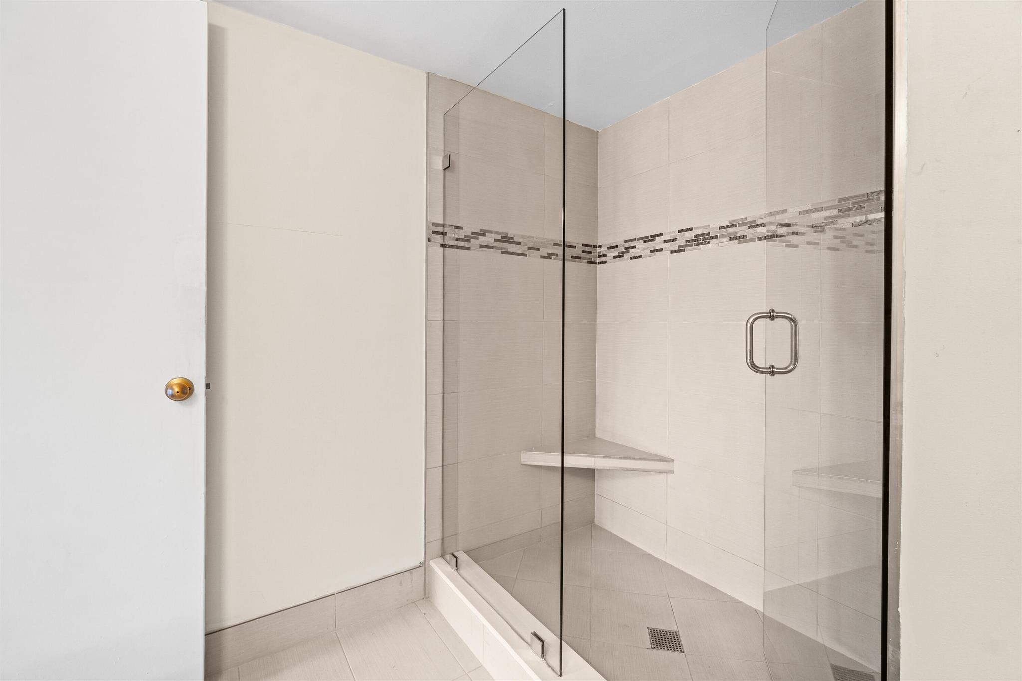 HYPOLUXOS MARINERS CAY CO - Residential Lease