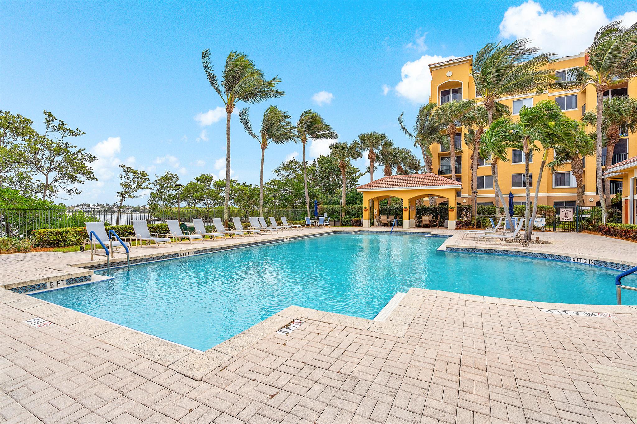 HYPOLUXOS MARINERS CAY CO - Residential Lease