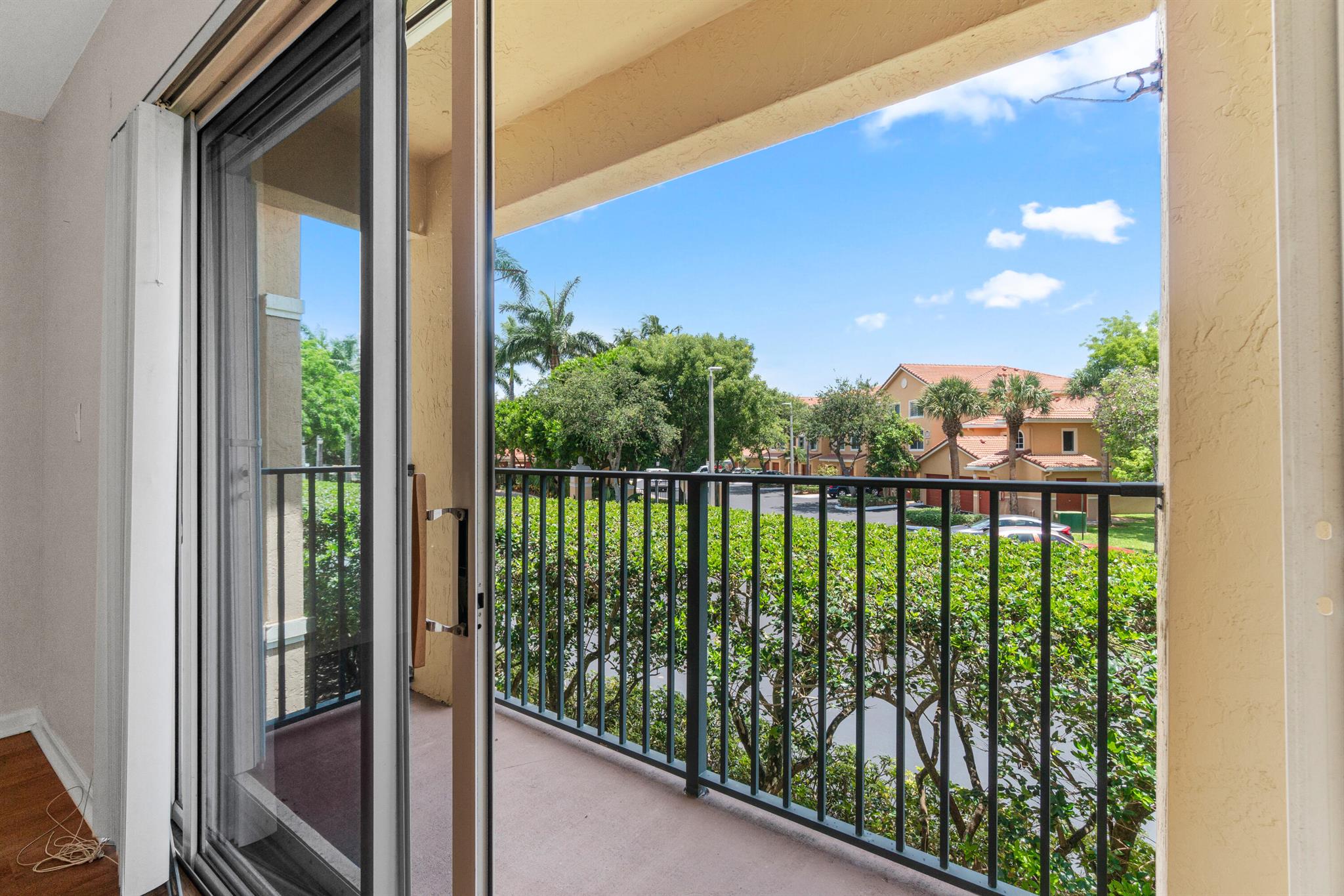 HYPOLUXOS MARINERS CAY CO - Residential Lease