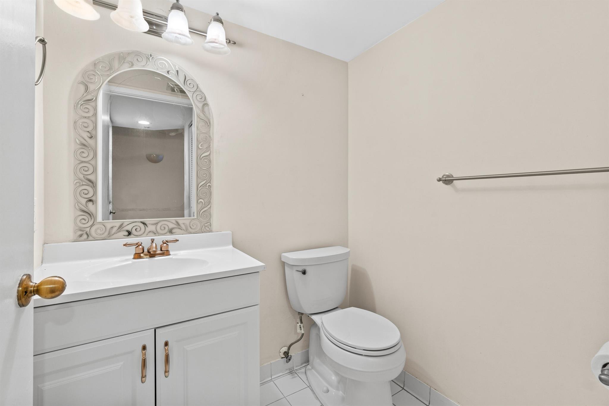 HYPOLUXOS MARINERS CAY CO - Residential Lease