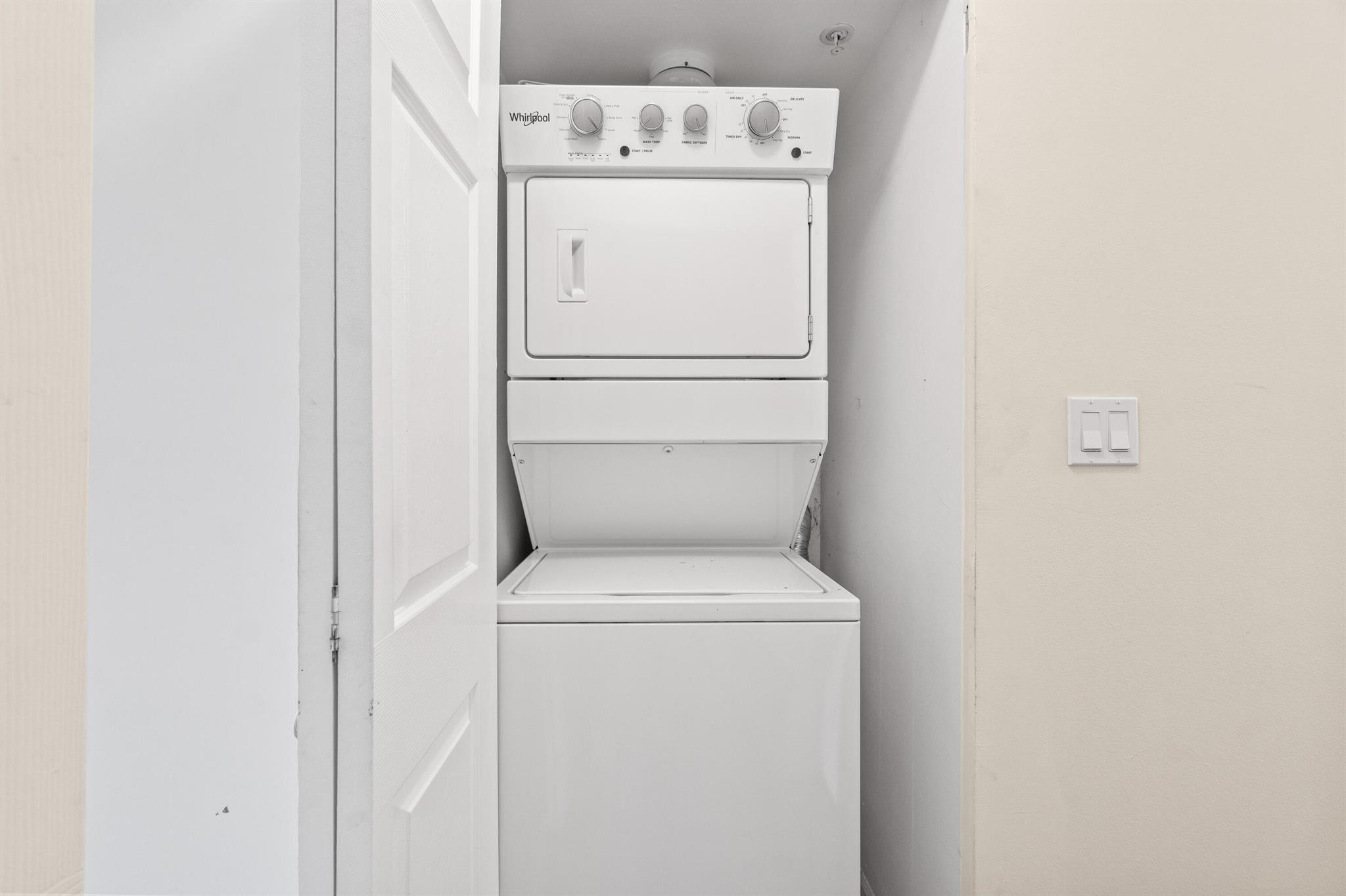 HYPOLUXOS MARINERS CAY CO - Residential Lease