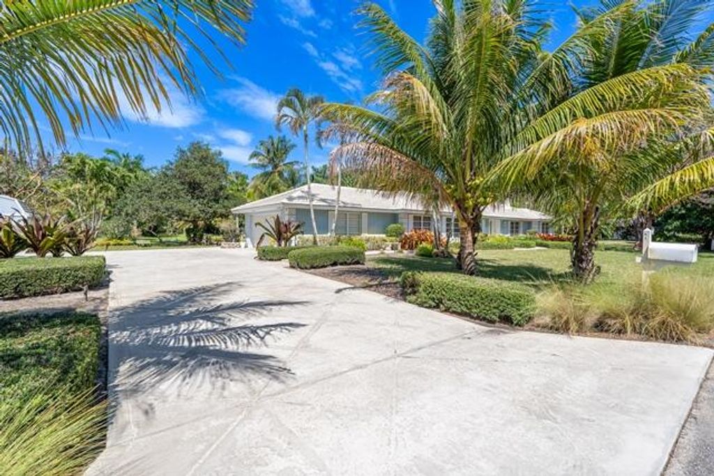 Photo of 14 Bamboo Lane, Jupiter, FL 33458 (MLS # R10971738)