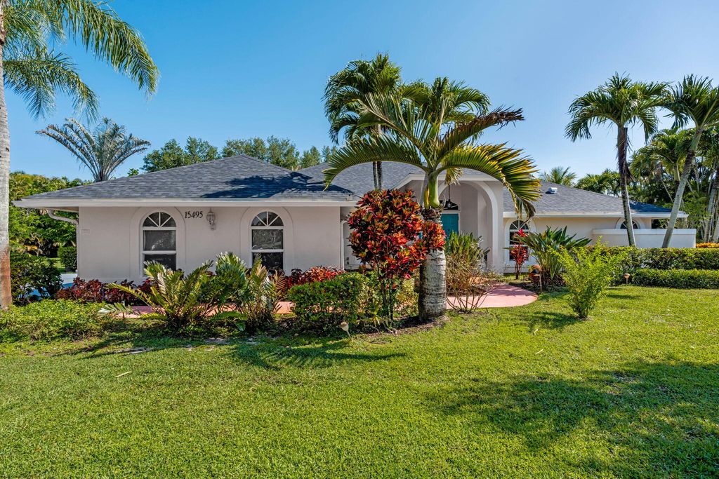 Photo of 15495 Rolling Meadows Circle, Wellington, FL 33414 (MLS # B26022092)