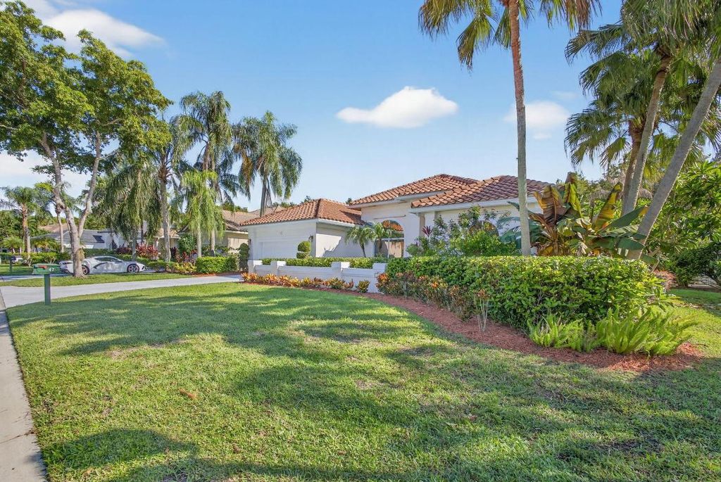 Photo of 42 Cayman Place, Palm Beach Gardens, FL 33418 (MLS # R11133350)