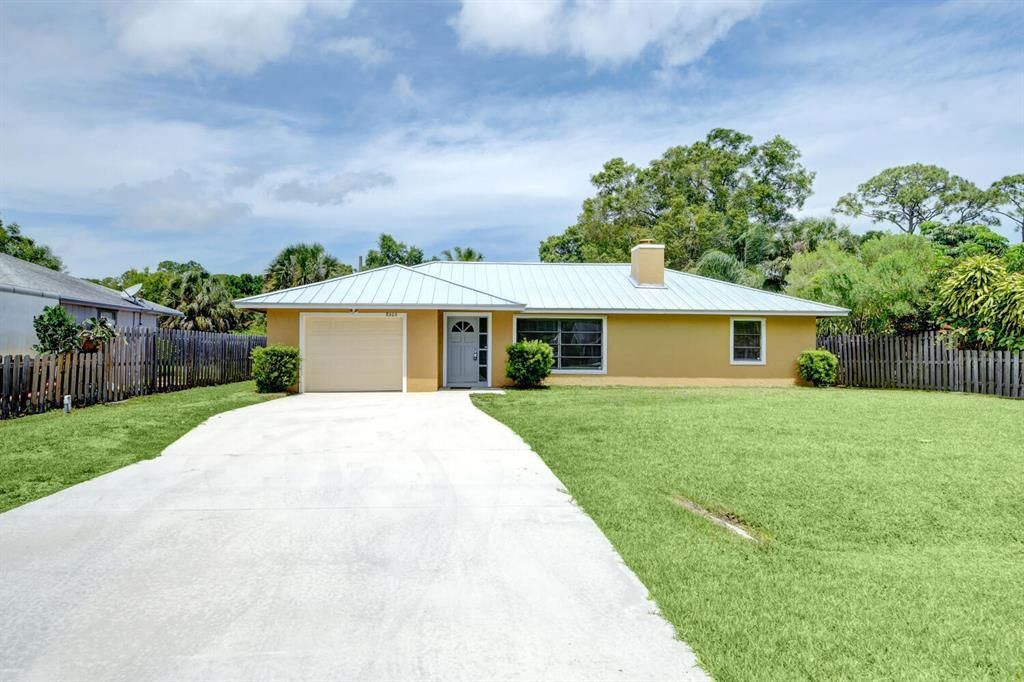 Photo of 8606 Brookline Avenue Ave, Fort Pierce, FL 34951 (MLS # R10791931)