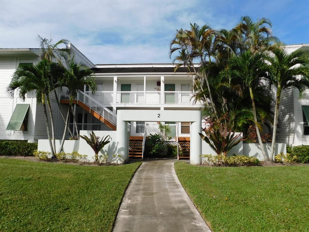 Photo of 187 Cypress Point Drive, Palm Beach Gardens, FL 33418 (MLS # R10758352)