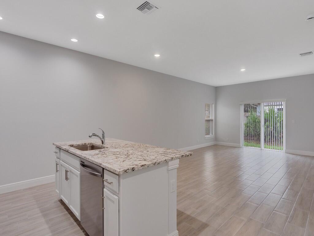 PARADISE PARK UNIT NO 2 - Residential Lease