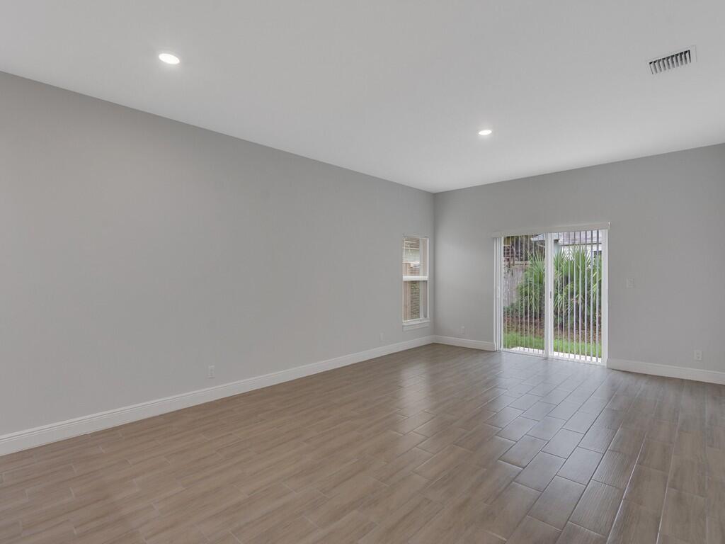 PARADISE PARK UNIT NO 2 - Residential Lease