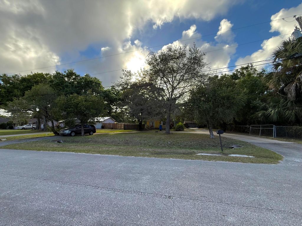 Photo of 4609 Buchanan Drive, Fort Pierce, FL 34982 (MLS # R11169394)