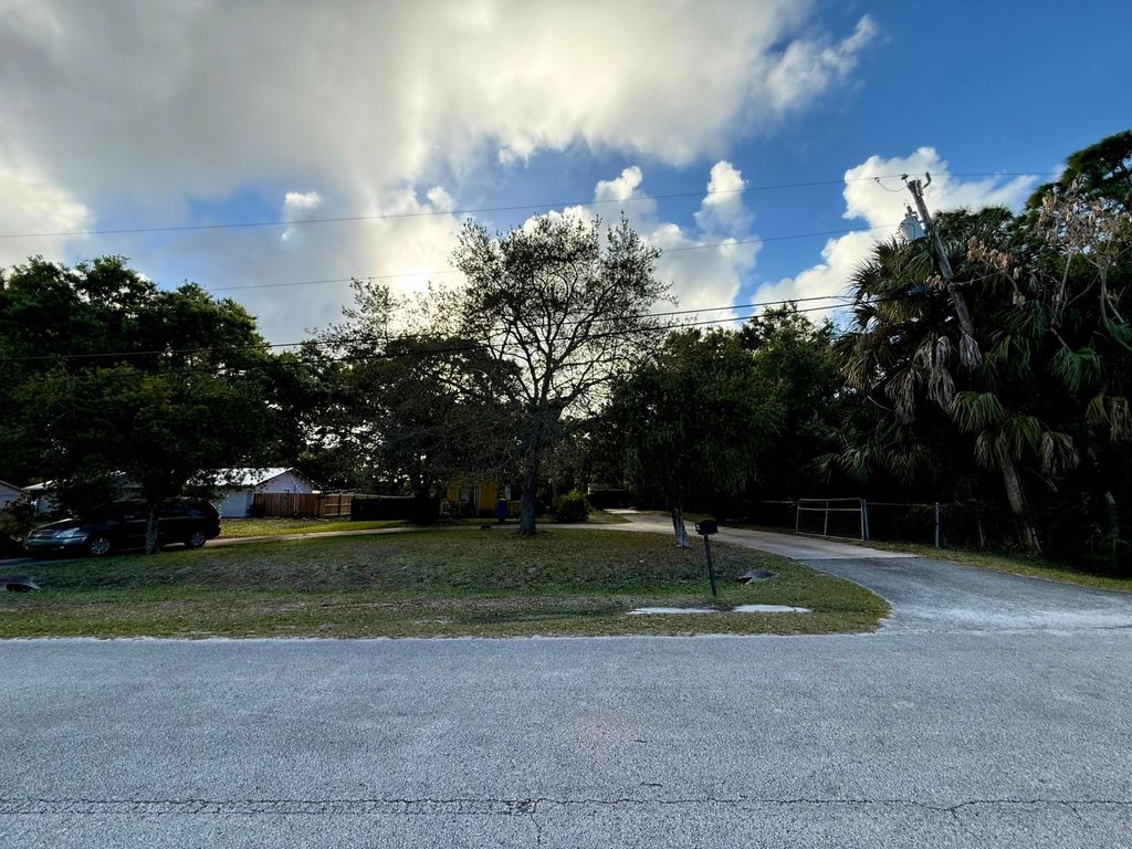 Photo of 4609 Buchanan Drive, Fort Pierce, FL 34982 (MLS # R11169394)