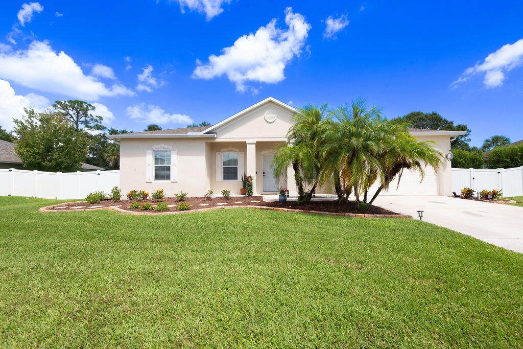 Photo of 4839 ASHLEY LAKE Circle, Vero Beach, FL 32967 (MLS # B26077169)