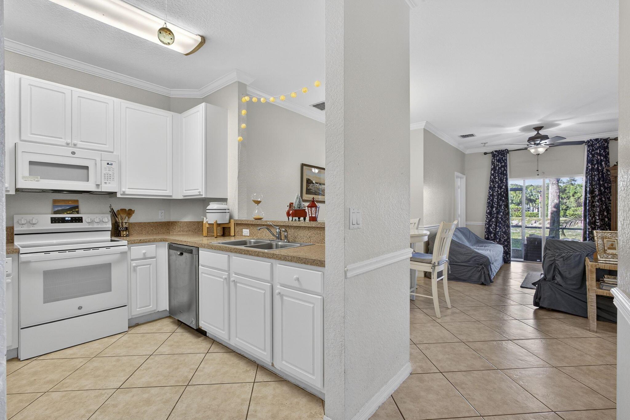 MAGNOLIA BAY CONDOMIMIUM - Residential Lease