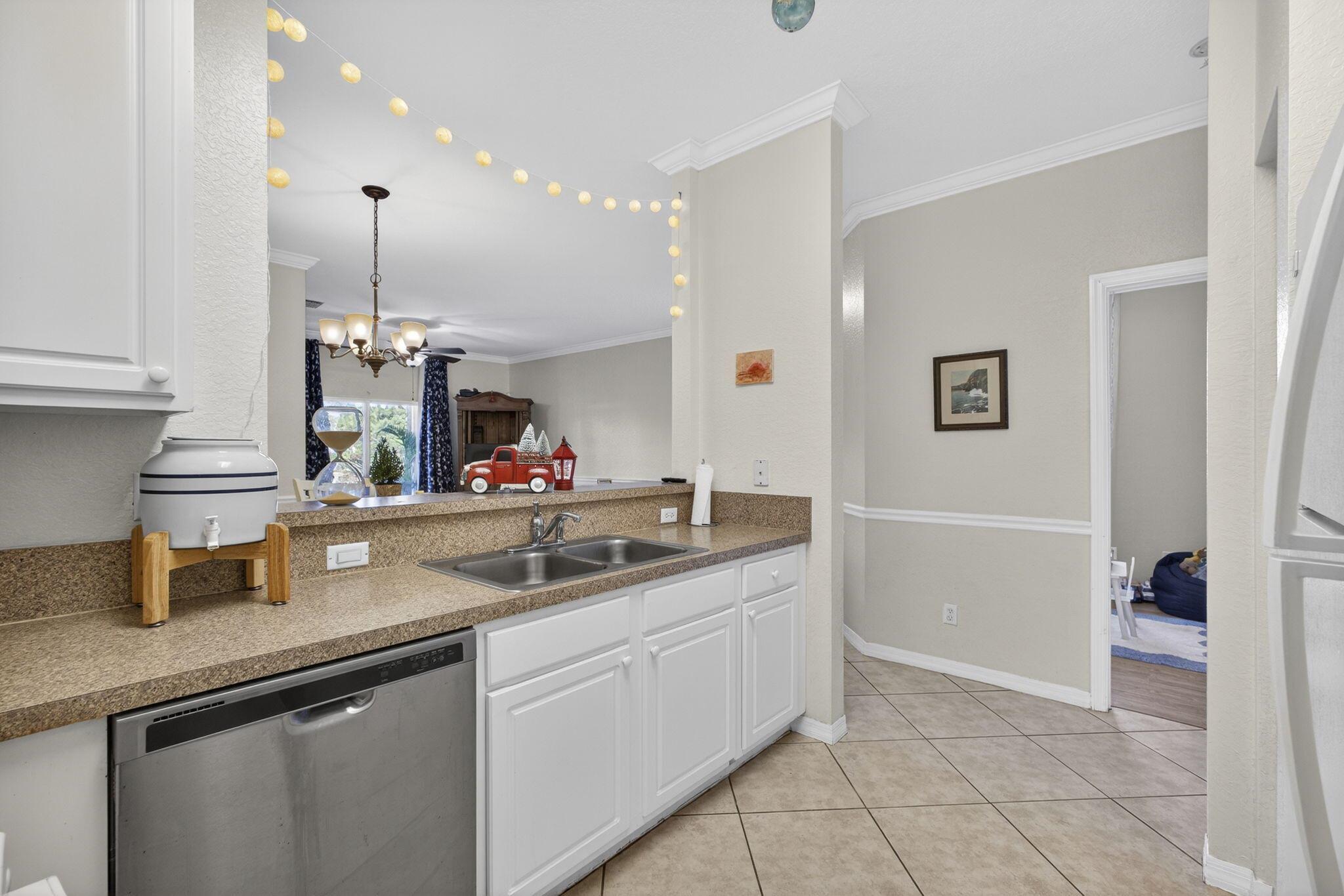 MAGNOLIA BAY CONDOMIMIUM - Residential Lease