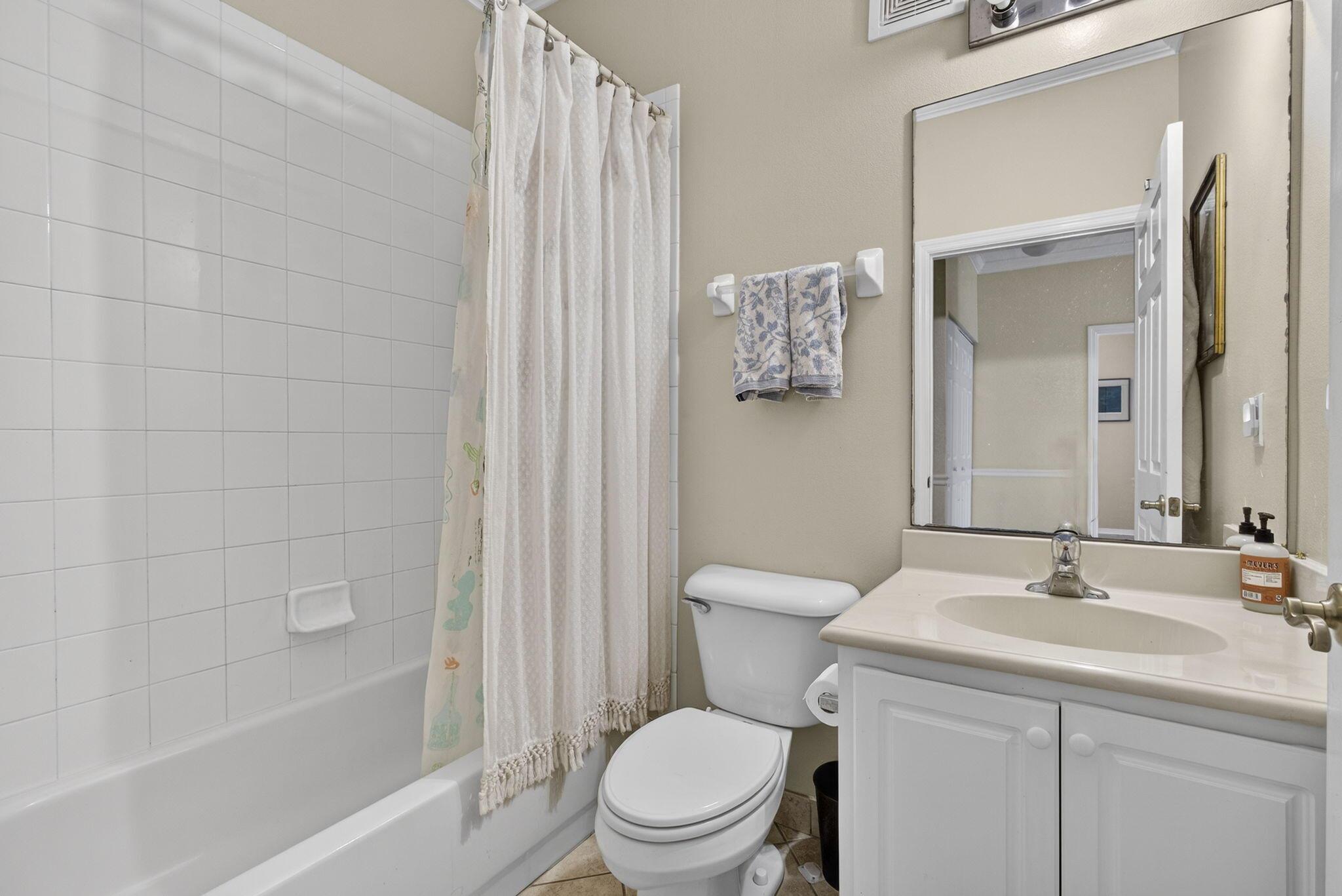 MAGNOLIA BAY CONDOMIMIUM - Residential Lease