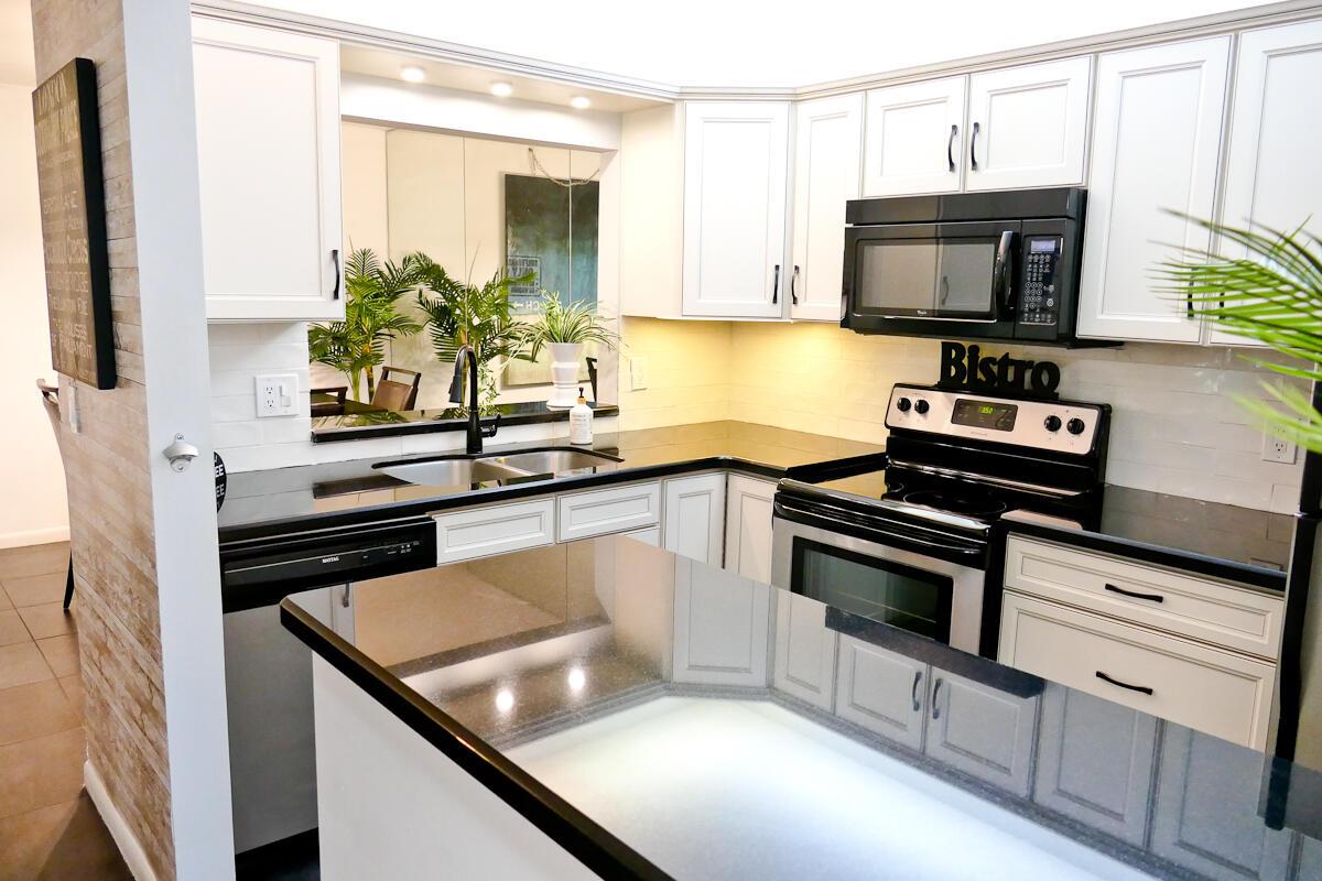 6468 Chasewood Drive D, Jupiter, FL, 33458/$279,900 2 6468 Chasewood Drive D