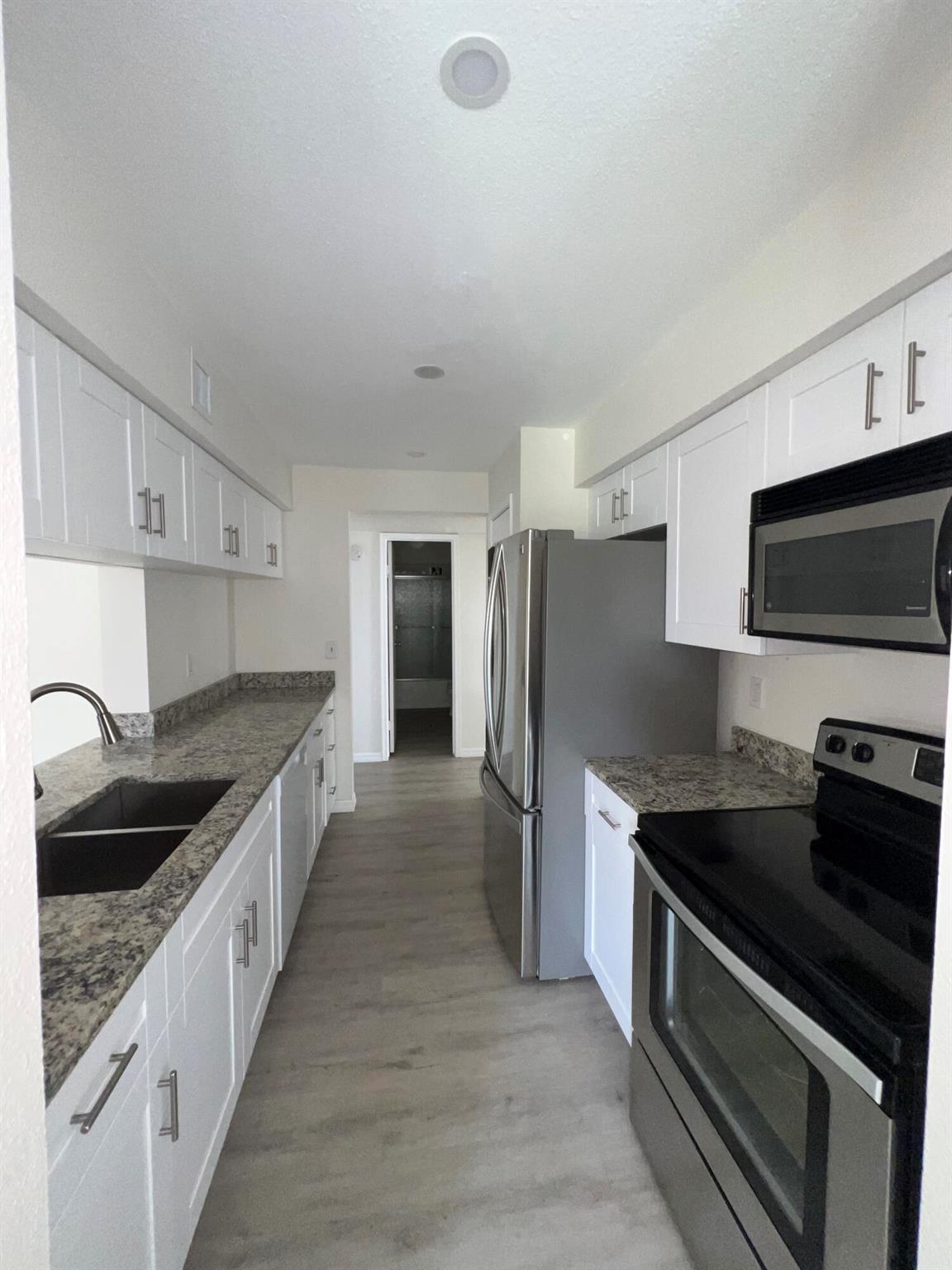 SAVANNAH AT RIVERSIDE CON - Residential Lease